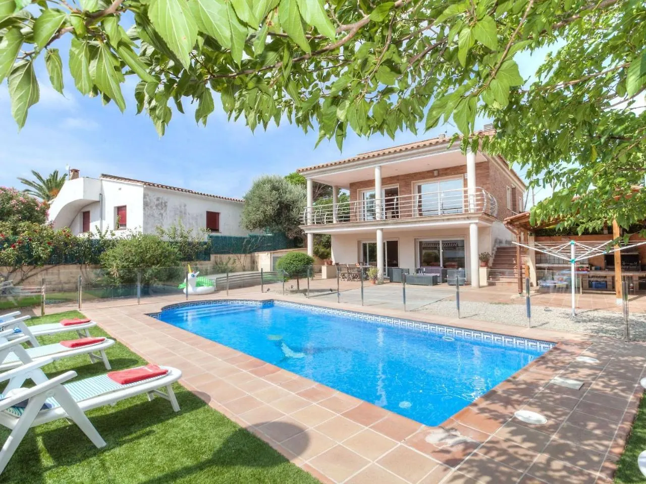 Holiday Home Dorian By Interhome contacts